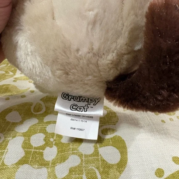 Grumpy Cat Plush Toy Set - Picture 3 of 3